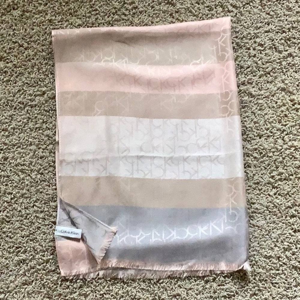 NWOT- Calvin Klein scarf